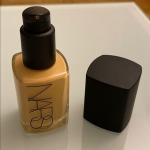 Nars Sheer Glow Foundation with Pump - STROMBOLI